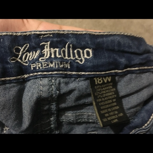 Denim Short (Women) - Picture 4 of 4